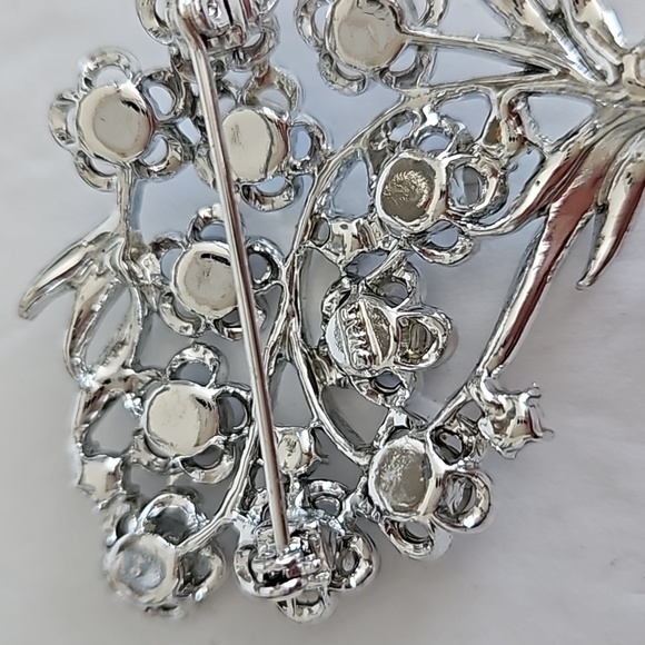 STAR Vintage AB Crystal Rhinestones on Silvertone Brooch - Picture 7 of 7
